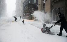 На східному узбережжі США вирує найсильніша за останні чотири роки снігова буря (відео)