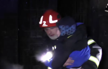 Во Львове чрезвычайники спасли из пожара четырех детей (видео)