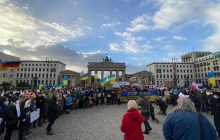 "Війна не має кордонів!": у Берліні влаштували акцію проти дій Росії (фоторепортаж)