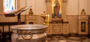 Коли набирати водохресну воду і що може позбавити її благодаті: попередження священика