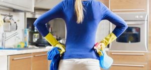 У будинку тхне, хоча ви прибираєте: звідки береться неприємний запах і як його позбутися