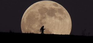 Эти знаки Зодиака ждут резкие перемены в личном после полнолуния