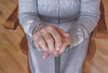 Дело на миллион: в РФ бабушка заказала участкового