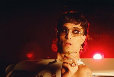 Солист Måneskin показал свою девушку-модель на редком романтическом фото