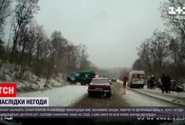 Из-за снега в нескольких регионах парализовало трассы, на дорогах произошли десятки ДТП