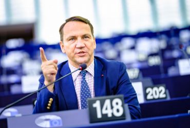 Мені за них соромно: екс-глава МЗС Польщі обурений діями свого уряду щодо України