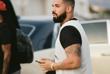 Опасная контрацепция: модель получила интимный ожог от острого соуса после секса с Дрейком