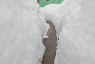 Украинские полярники расчистили от снега станцию Академик Вернадский (фоторепортаж)