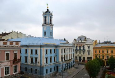 Допомога переселенцям у Чернівцях: їжа, житло, медицина