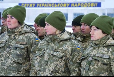 Воинский учет: женщинам каких профессий придется обратиться в центры комплектации