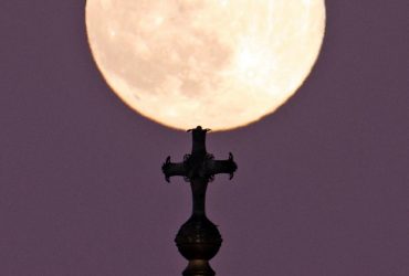 Астрологи предупредили эти знаки Зодиака об опасности в полнолуние 10 сентября