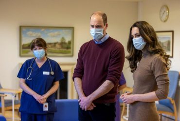 Кейт Міддлтон та принц Вільям зустрілись з цуценям-терапевтом (фото, відео)