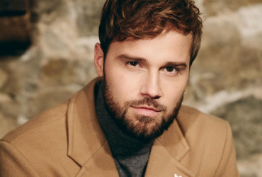 Новий холостяк Алекс Топольський вже вручив обручку коханій