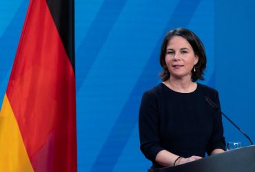 Глава МЗС Німеччини заявила, що готова шукати компроміс з ЄС щодо заборони віз для росіян