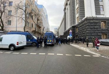 Протести ФОПів під Радою: поліція розділила учасників акції на два табори (фото)