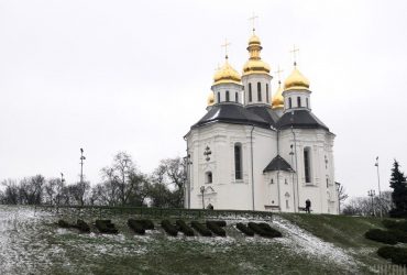 Пасха во время войны: каждый третий украинец был в храме, несмотря на риск обстрелов