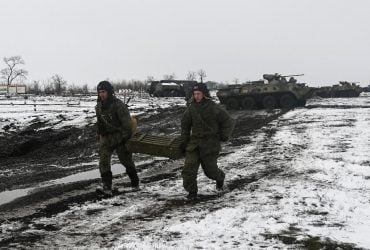 РФ стягнула до кордонів України близько 130 тисяч військових - Резніков