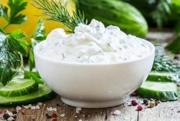 Замість сметани і майонезу: готуємо смачний часниковий соус