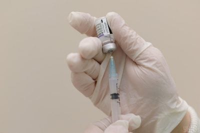 В Україні змінили схеми комбінування вакцин від COVID-19 — УНІАН