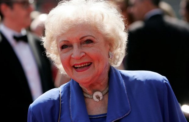 Умерла звезда американского кино Бетти Уайт, в январе ей бы исполнилось 100 лет