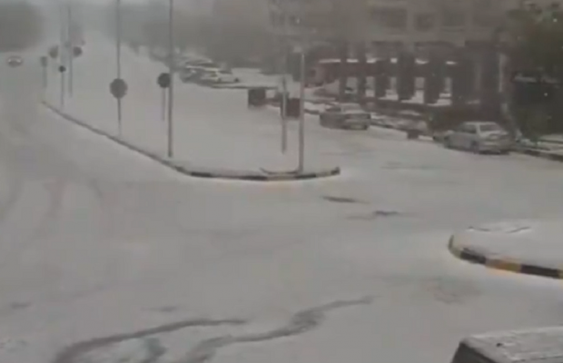 Популярний курорт в Єгипті засипало снігом і градом (фото, відео)