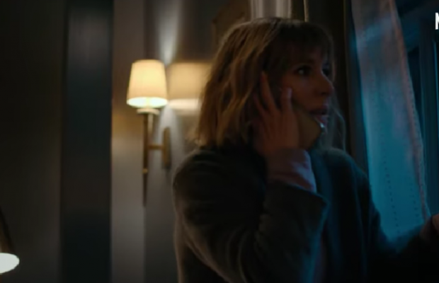 Появился трейлер триллера "Женщина в доме напротив девушки в окне"