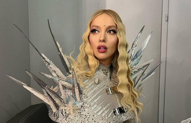 Поки зірки "на островах": Полякова гріється біля каміна у своїй розкішній дачі (фото)