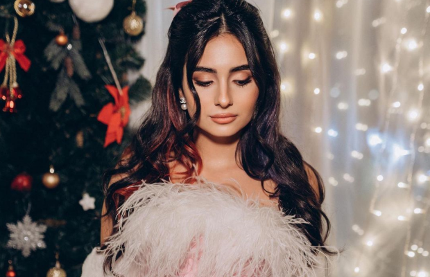 "В очах потемніло": Аня Трінчер не встояла на підборах і насмішила мережу (відео)