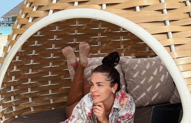 Українська телеведуча показала романтичне фото з басейну з чоловіком-мільйонером