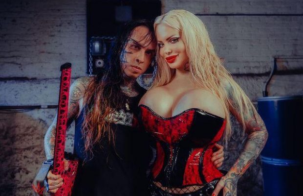 "Відчуваю себе ідіоткою": модель Playboy паралізувало після 53 пластичних операцій