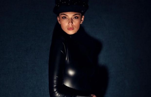 "Копія мами": 17-річна донька Моніки Беллуччі знялася у латексному комбінезоні (фото)