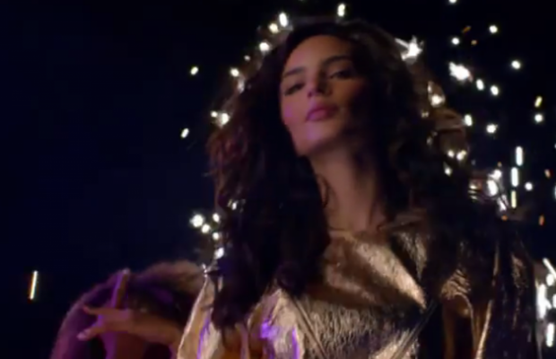 "Стильна": популярна супермодель здивувала фанів різкою зміною іміджу (фото)