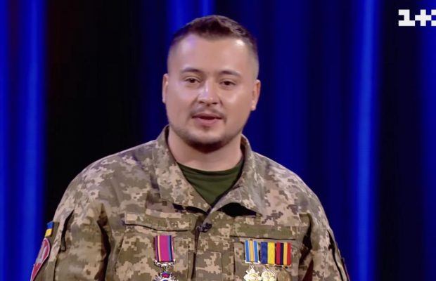 На шоу "Голос страны" пришел "киборг" и растрогал всех (фото, видео)