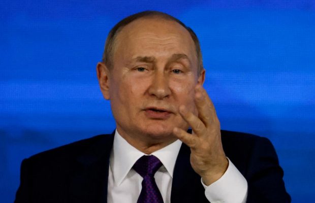 "Третє пришестя": мольфарка шокувала схожістю Путіна з антихристом (фото)