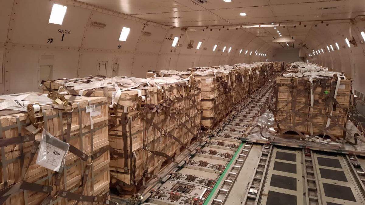 В Украину прибыло более 80 тонн боеприпасов разного калибра / фото: https://twitter.com/oleksiireznikov