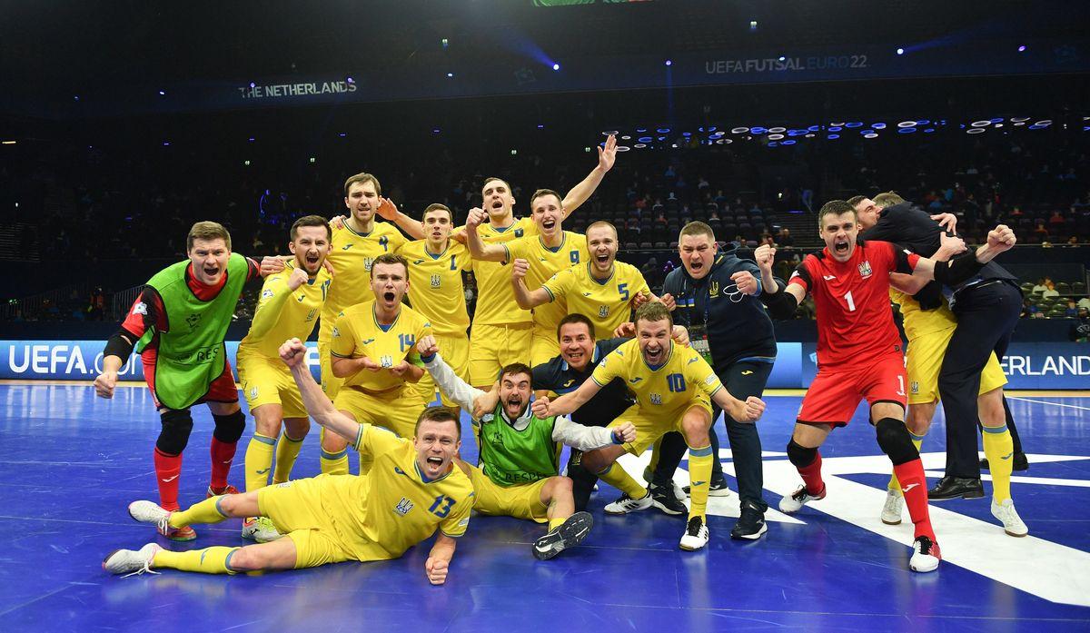 Сборная Украины эмоционально праздновала выход в полуфинал Евро-2022 / фото twitter.com/UEFAFutsal