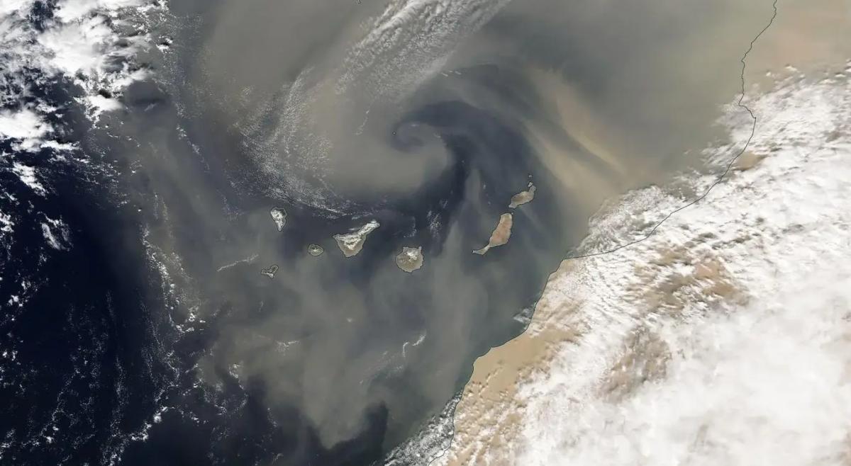 З Сахари рухається хмара пилу / фото NASA