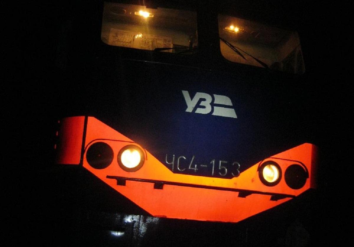 Як встановили правоохоронці, локомотив здійснив наїзд на 49-річного місцевого жителя / фото Національної поліції Як встановили правоохоронці, локомотив здійснив наїзд на 49-річного місцевого жителя / фото Національної поліції