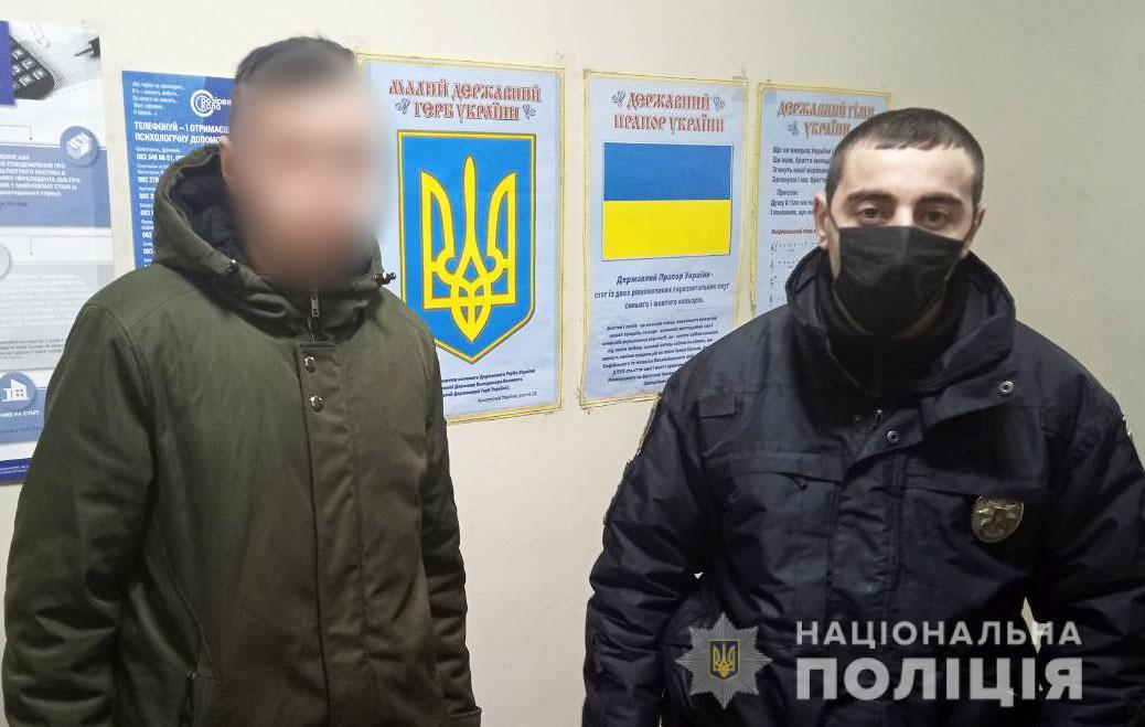 У Маріуполі хлопець заради лайків кидав сокиру з балкона / фото dn.npu.gov У Маріуполі хлопець заради лайків кидав сокиру з балкона / фото dn.npu.gov