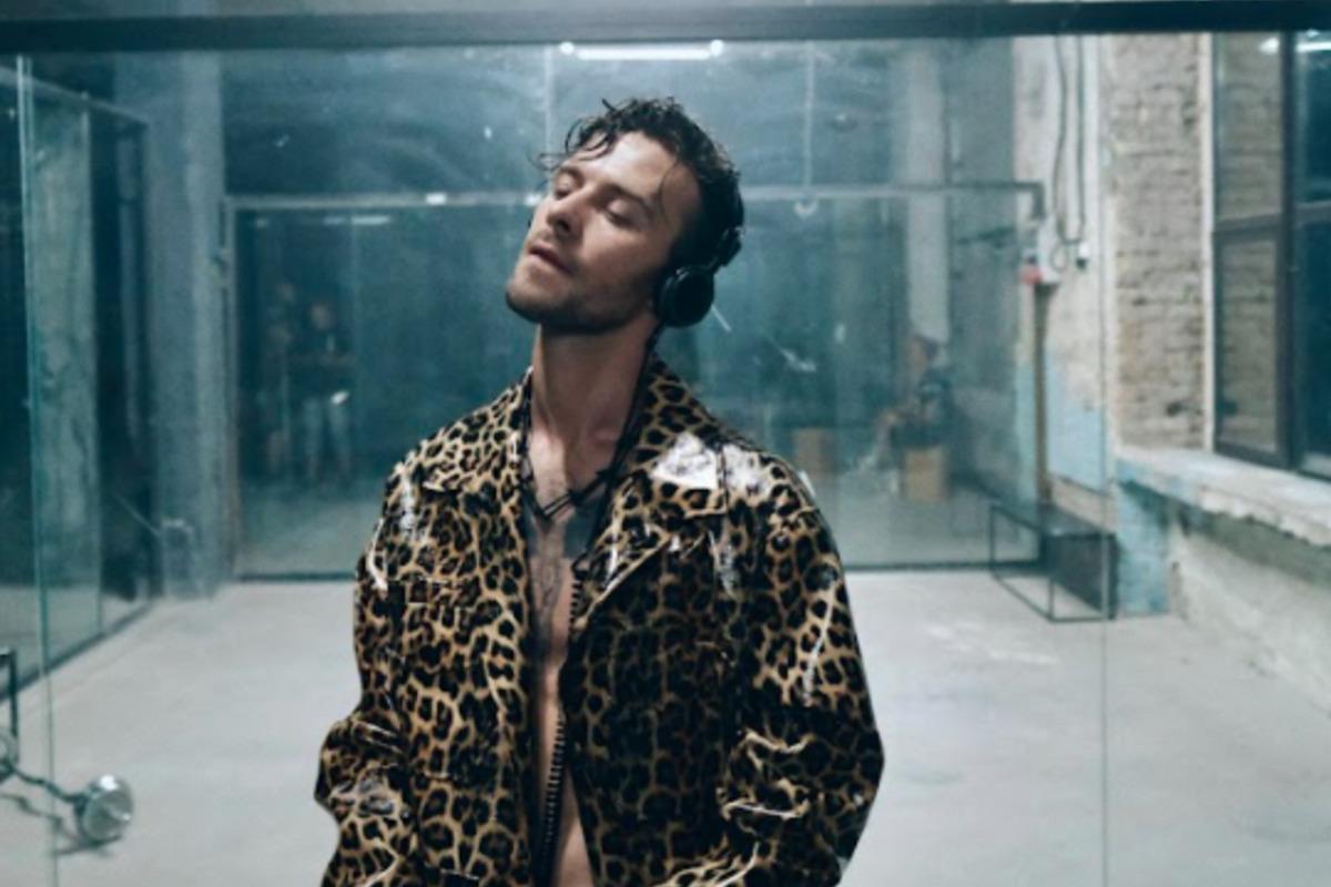 Сингл "Не плач" увійде до його платівки "Зорепад" / фото прес-служби Макса Барських Сингл "Не плач" увійде до його платівки "Зорепад" / фото прес-служби Макса Барських