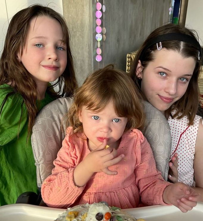 Актриса поздравила самую младшую дочь с Днем рождения \ фото instagram.com/millajovovich Актриса поздравила самую младшую дочь с Днем рождения \ фото instagram.com/millajovovich