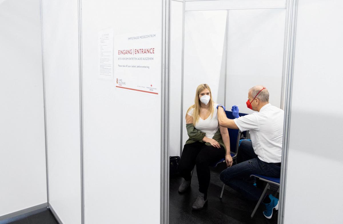 В Австрии вступил в силу закон об обязательной вакцинации / фото REUTERS