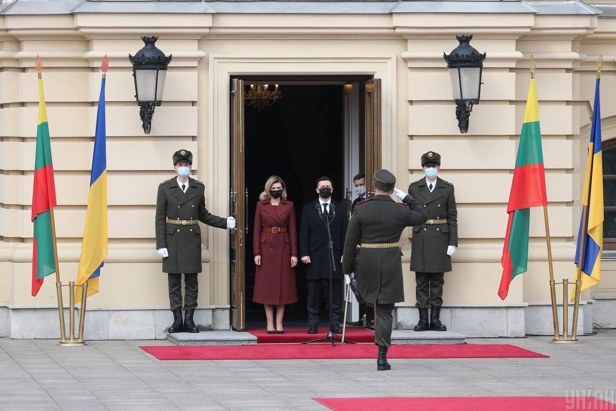 Володимир Зеленський натяками привітав дружину Олену зі святом / фото УНІАН Володимир Зеленський натяками привітав дружину Олену зі святом / фото УНІАН