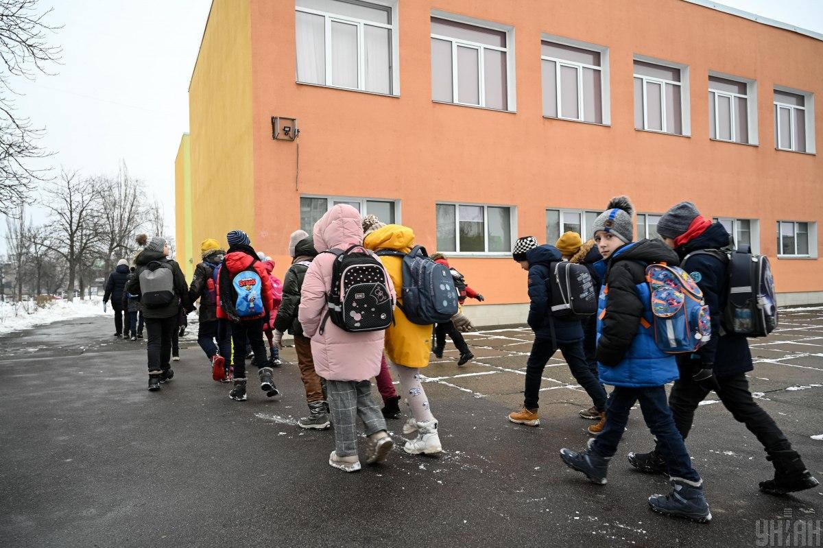 Діти мають навчатися в українських школах / фото УНІАН, В'ячеслав Ратинський Діти мають навчатися в українських школах / фото УНІАН, В'ячеслав Ратинський