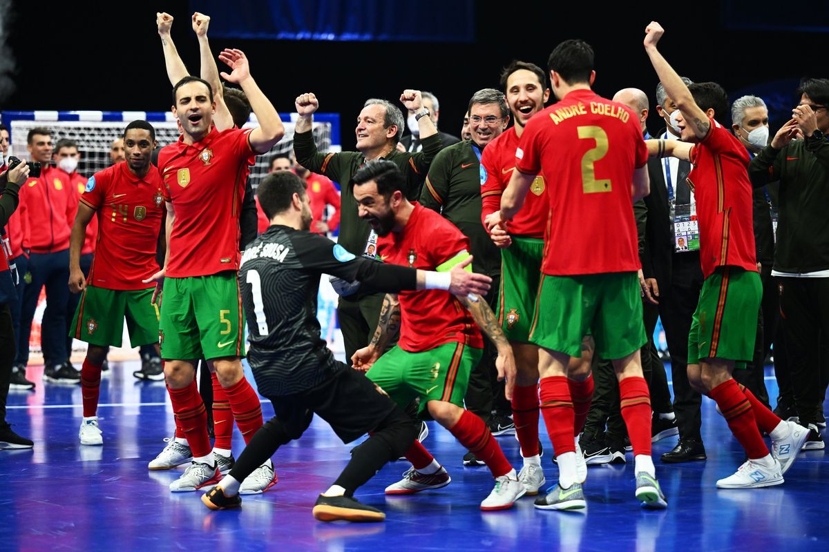 Сборная Португалии защитила титул чемпиона Европы / фото twitter.com/UEFAFutsal