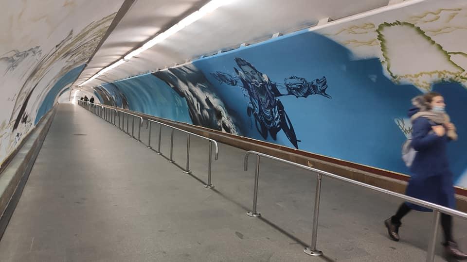 Впечатляющая реклама: киевское метро разрисовали в честь выхода Horizon Forbidden West Впечатляющая реклама: киевское метро разрисовали в честь выхода Horizon Forbidden West