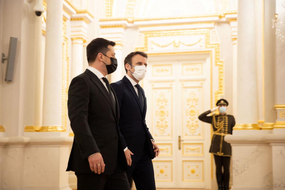 Володимир Зеленський поставив Еммануеля Макрона перед вибором / фото REUTERS Володимир Зеленський поставив Еммануеля Макрона перед вибором / фото REUTERS