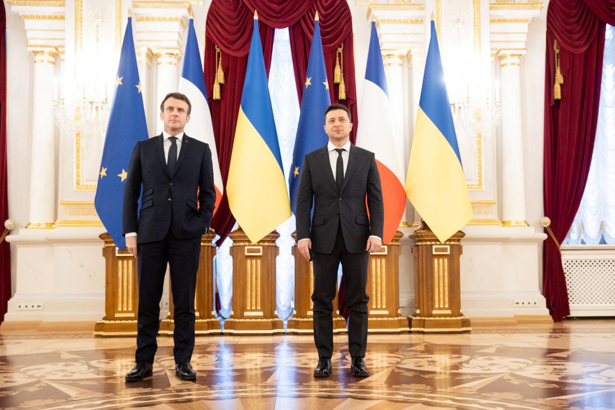 Макрон заговорил о сомнениях относительно помощи Украине / фото REUTERS Макрон заговорил о сомнениях относительно помощи Украине / фото REUTERS