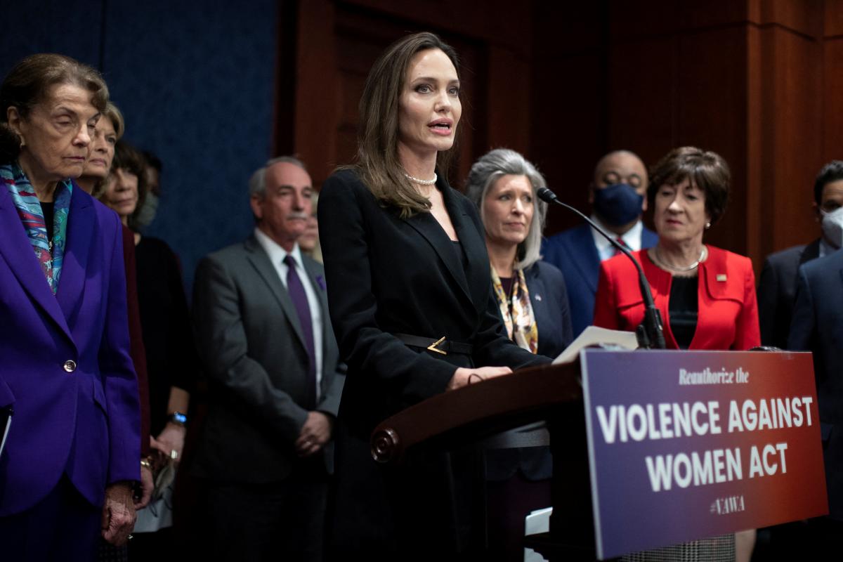 Джолі емоційно прокоментувала проблему насильства проти жінок / фото REUTERS
