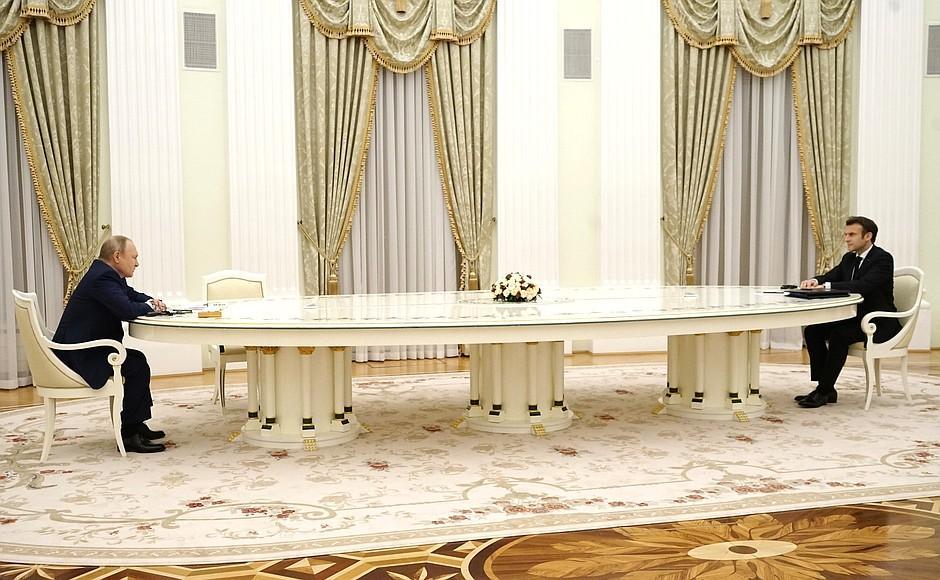 Макрон у відповідь на ультиматум вирішив дистанціюватися з Путіним / фото: Кремль Макрон у відповідь на ультиматум вирішив дистанціюватися з Путіним / фото: Кремль